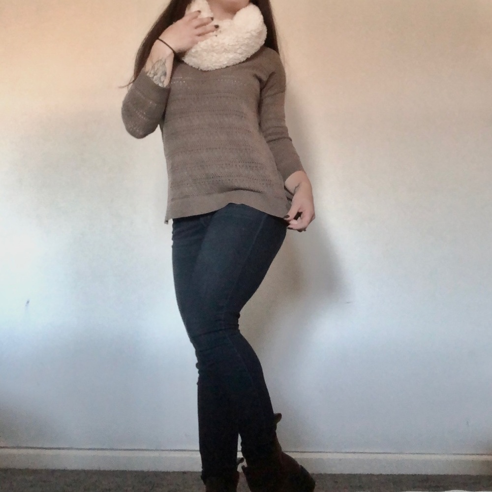Sweet sweater with detailing